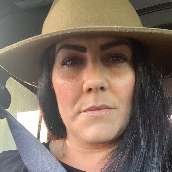 Meet your Posher, Angèle - Picture 1 of 1